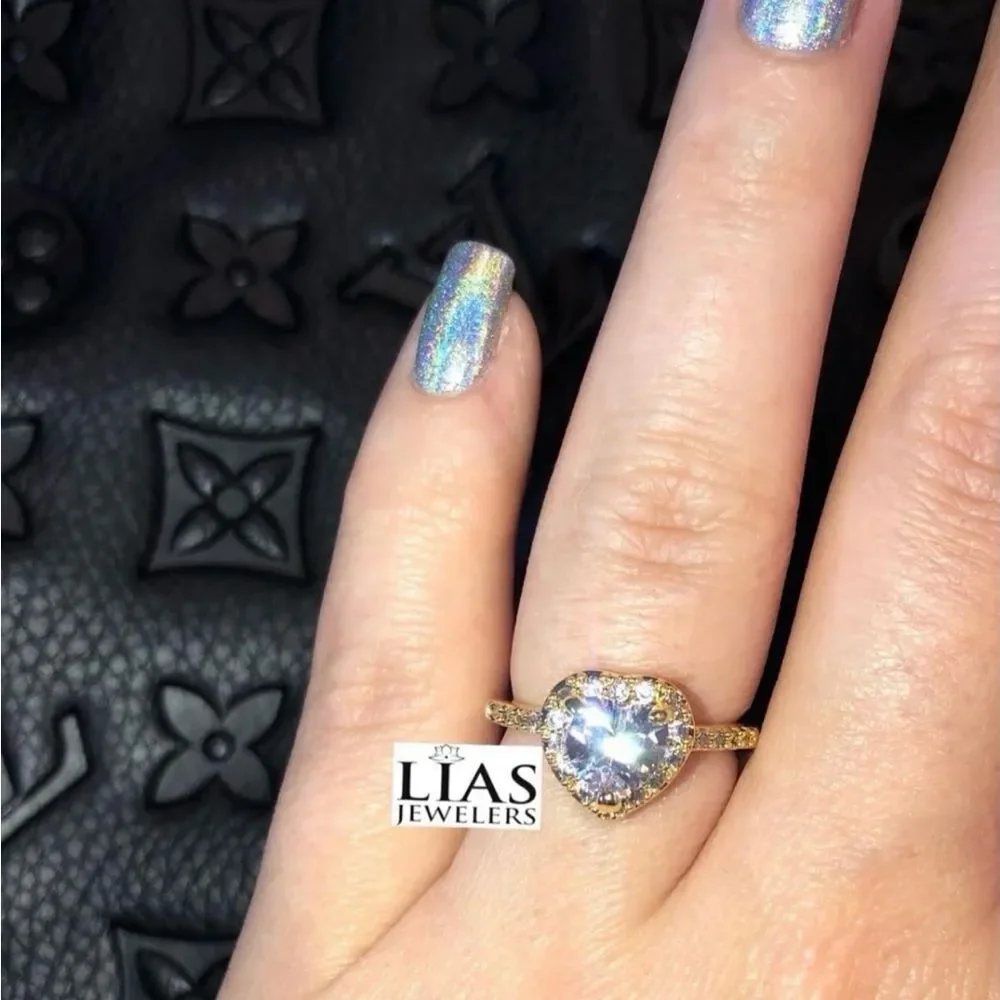 New 18k yellow gold engagement ring heart shape ring